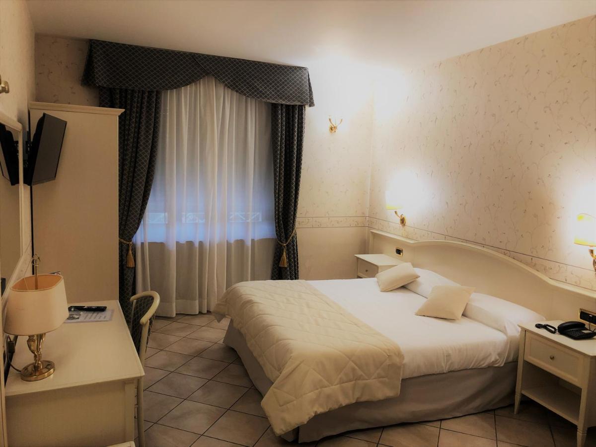 Hotel La Noce Chivasso Eksteriør billede
